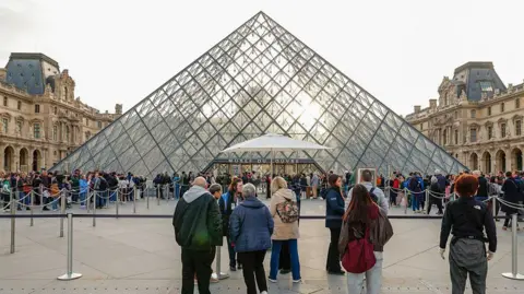 Louvre Announces 45% Ticket Price Hike for Non-EU Tourists