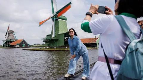 Zaanse Schans Introduces Entry Fee Amidst Tourist Surge