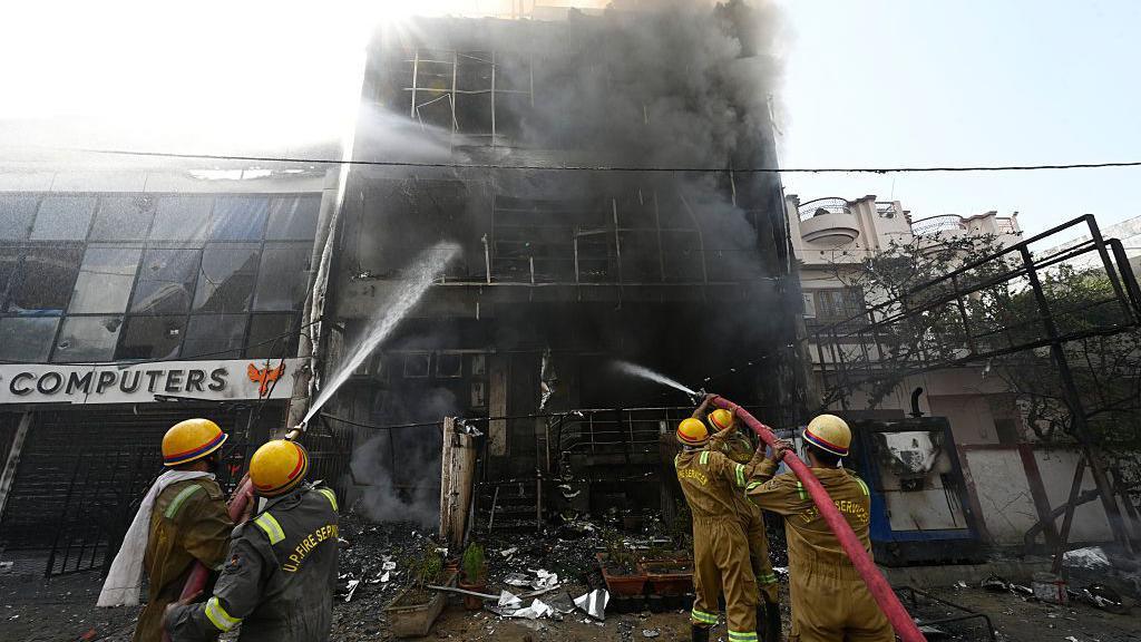 15 Killed in Lucknow Building Blaze – Inquiry Ordered Over Fire Safety Lapses
