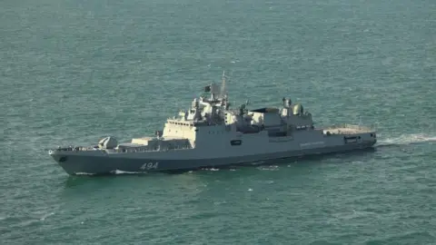 Russian warship fires warning shots near UK‑registered yacht in English Channel