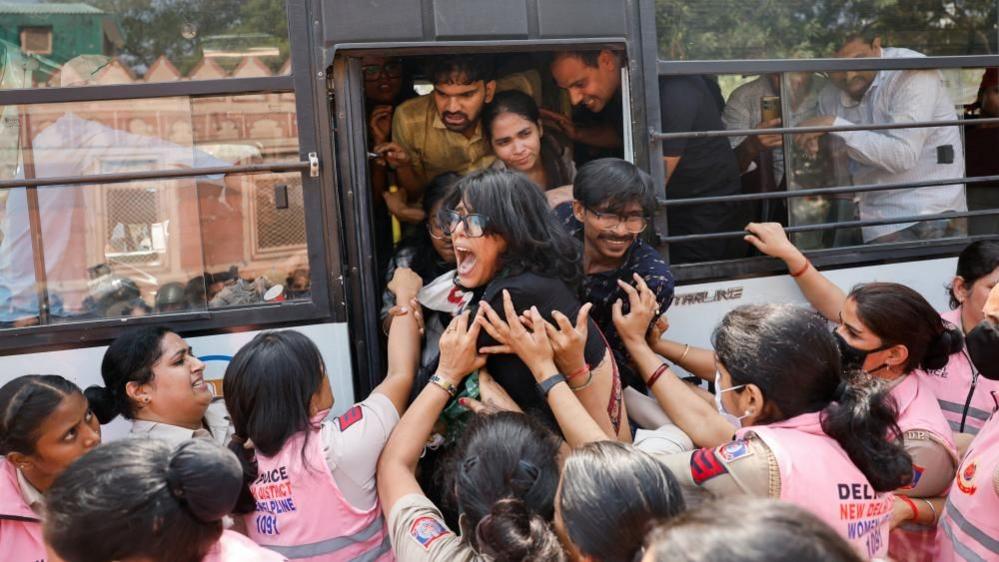 Cockroach Protest Leaders Detained as Delhi Demo Packs Up