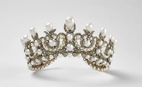 Valuable Louvre Heist: €88m in Stolen Jewellery