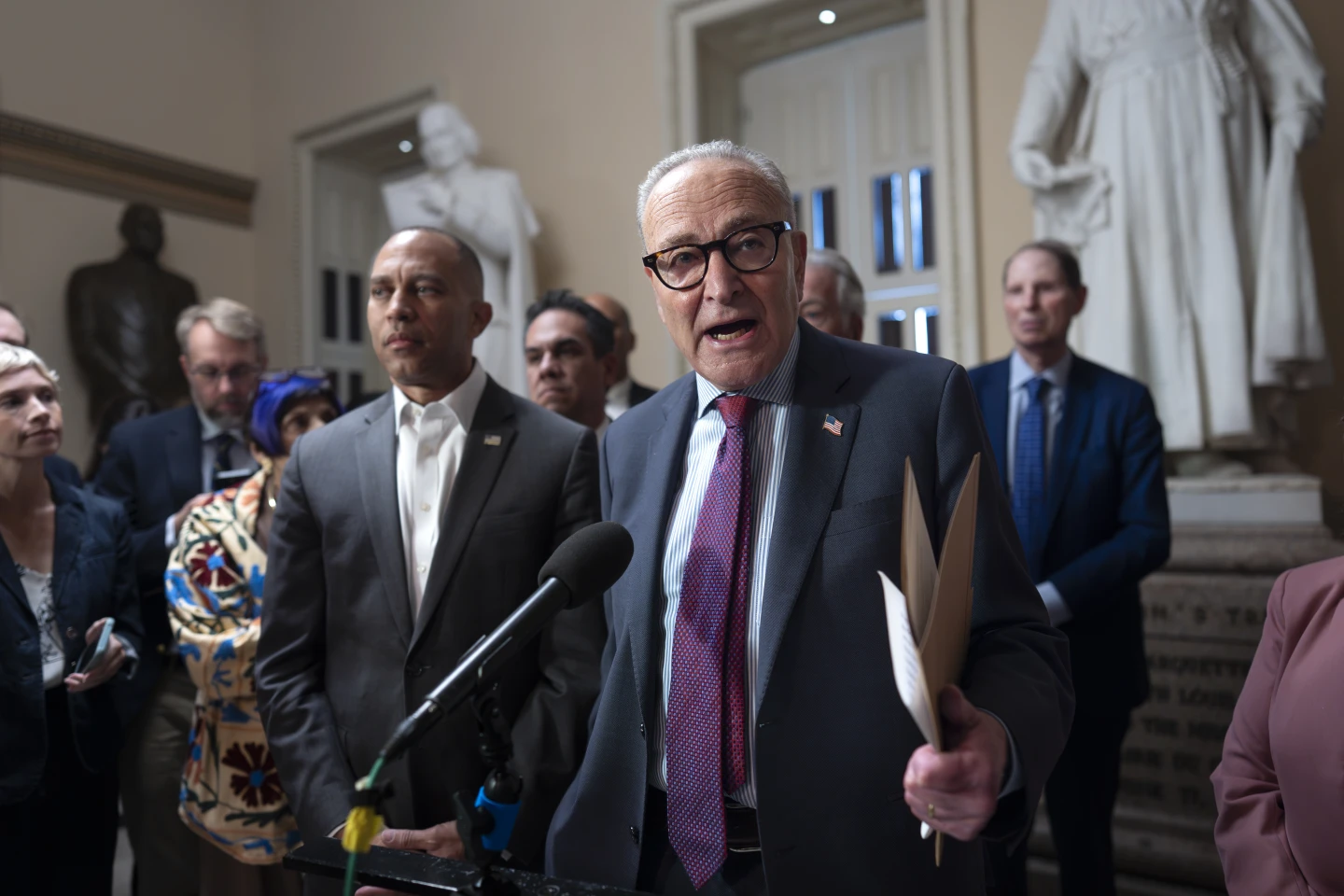 Bipartisan Debate Rages Over Expiring Health Insurance Tax Credits