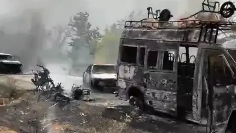 Mali Jihadists Burn Dozens of Vehicles in Fuel Blockade Ahead of Eid Holiday