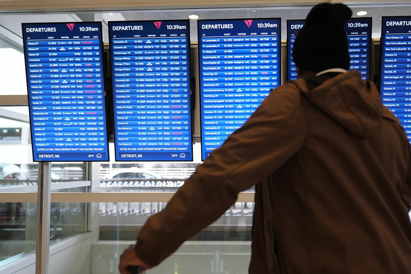 Traffic Slowdown Looms as Government Shutdown Affects Air Travel