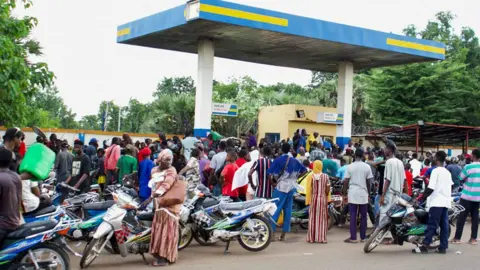 Fuel Blockade in Mali Causes Economic Paralysis Amid Jihadist Threats