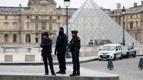 Arrests Made in Louvre Jewels Theft