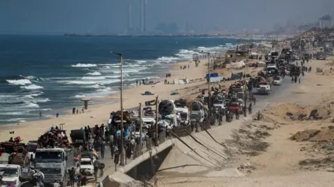 Israeli Tanks Advance into Gaza City Amid Heightened Tensions