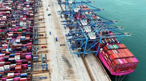 China Condemns US Tariff Threat as Double Standards in Trade Relations