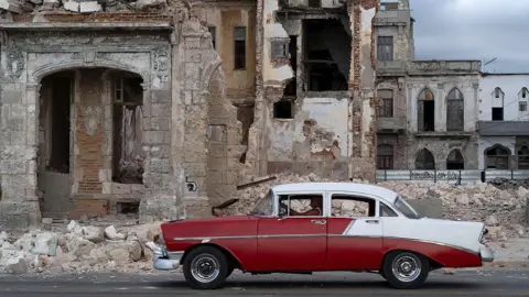 Cuba’s Tourism Slumps as U.S. Sanctions Tighten