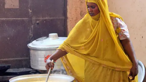 Community Kitchens in Sudan Face Dire Challenges Amid Worsening Crisis