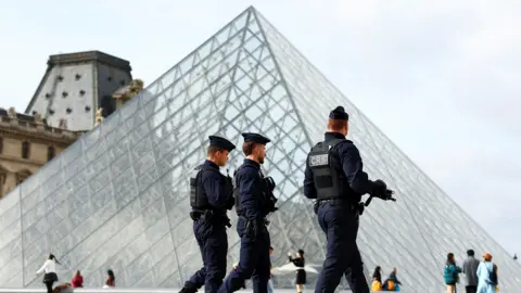 Louvre Under Fire for Neglecting Security Prior to Heist