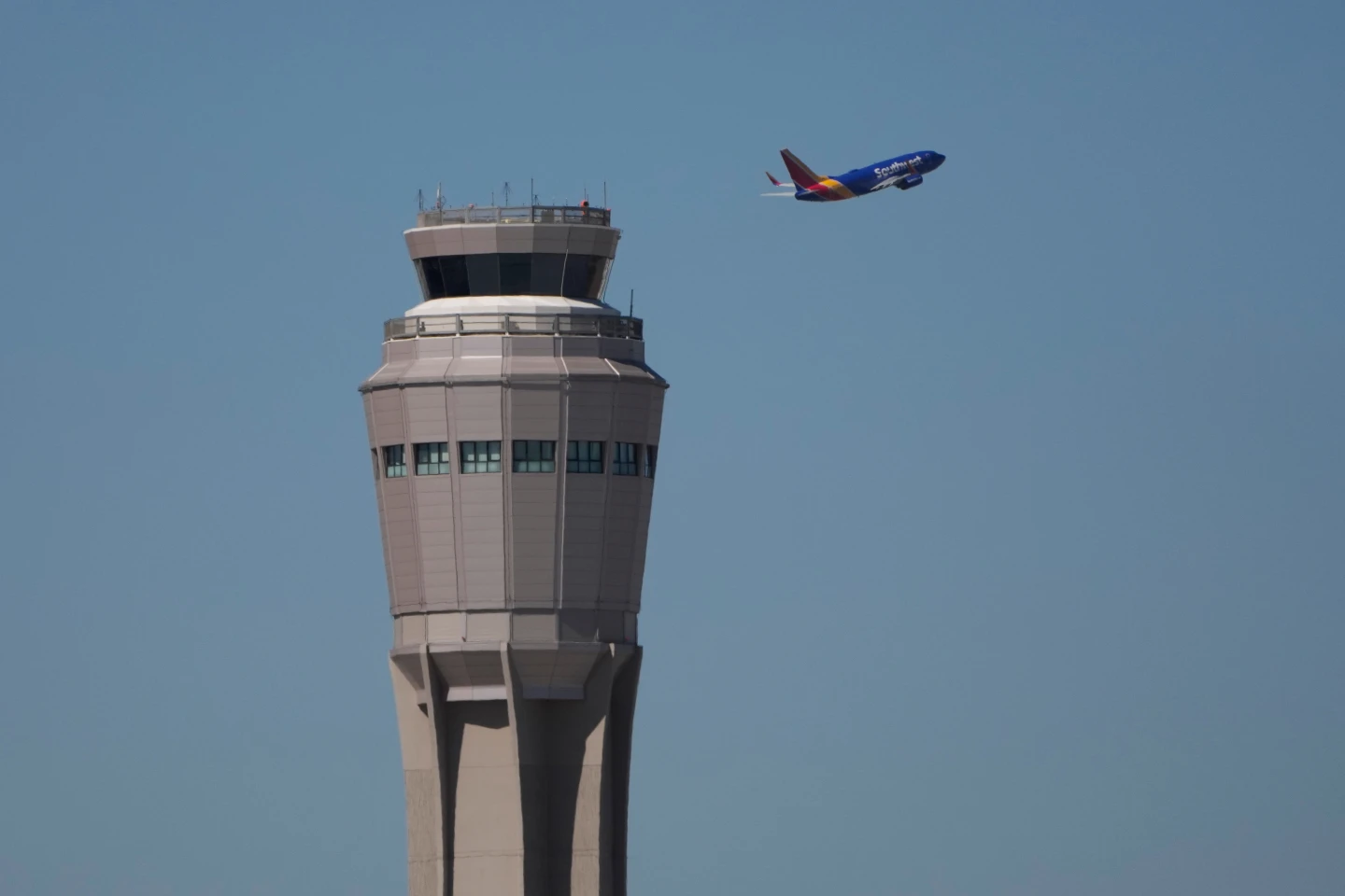 U.S. Flight Delays Rise Amid Ongoing Government Shutdown
