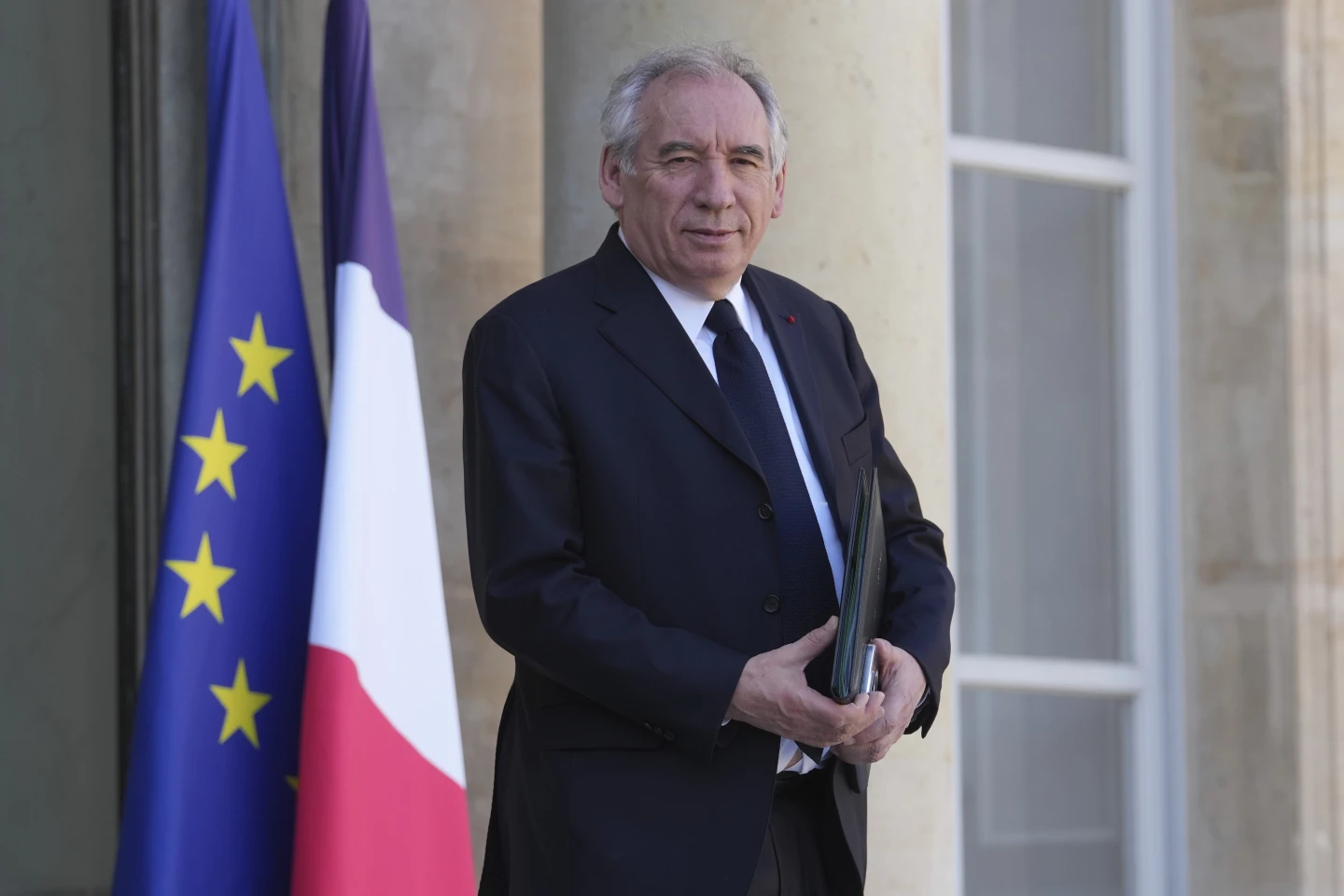 Political Turmoil in France: Prime Minister Bayrou Faces Confidence Vote