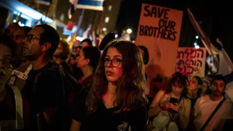 Families Blame Netanyahu for Delaying Hostage Returns