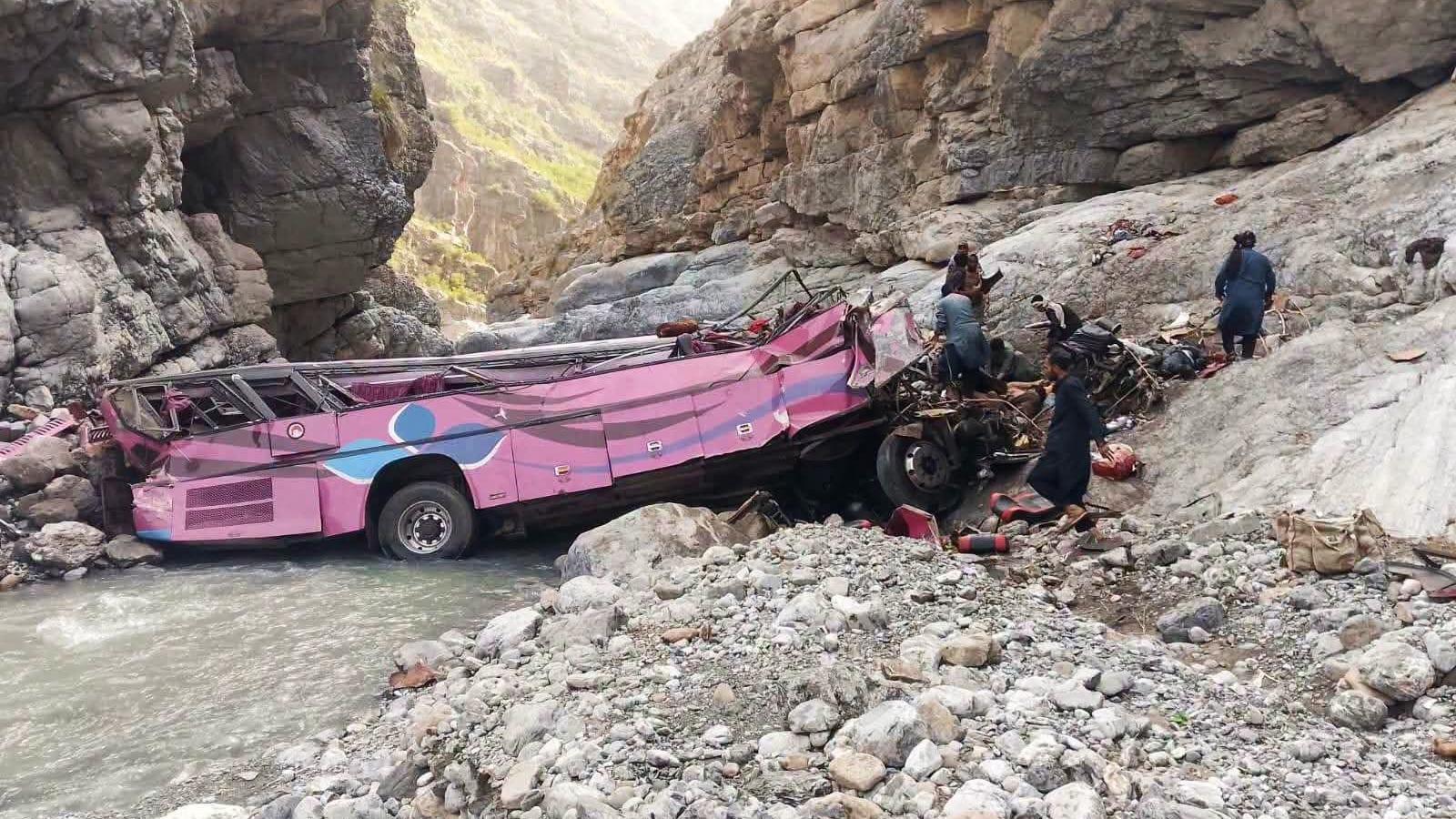 Overcrowded Bus in Pakistan Crashes into Ravine, 32 Dead