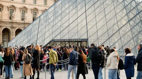 Louvre Resumes Operations Following Daring Jewelry Heist