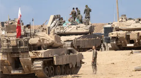 Intense Military Action in Gaza: Israeli Tanks Enter Residential Zones
