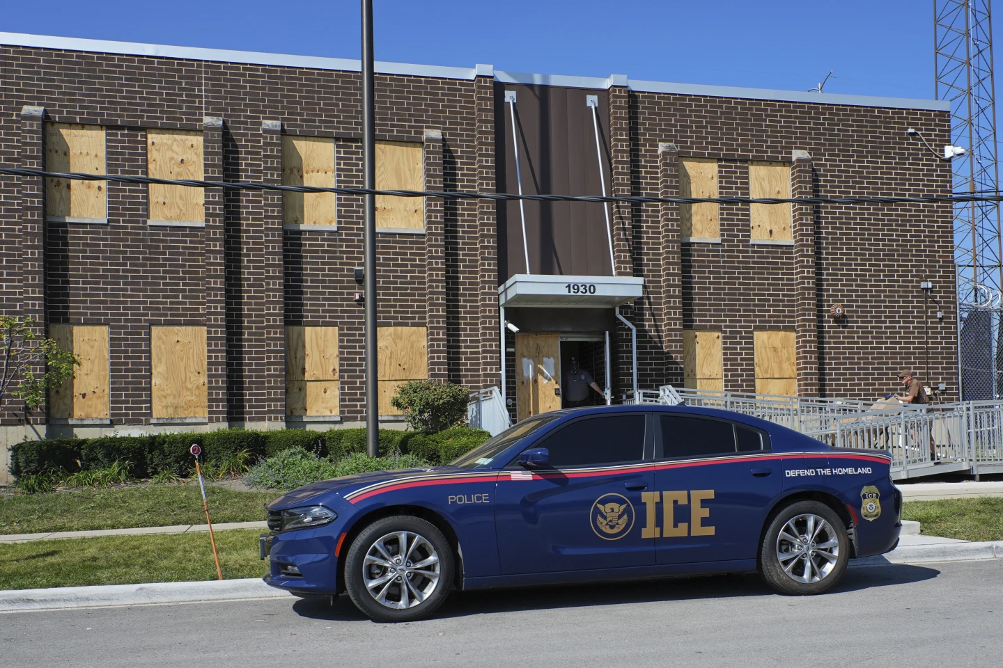 Activists Amplify Resistance Against ICE Raids in Chicago