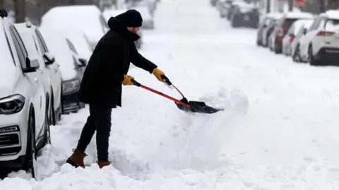 Major Winter Storm Causes Chaos Across the US Leaving Seven Dead and 800,000 Without Power