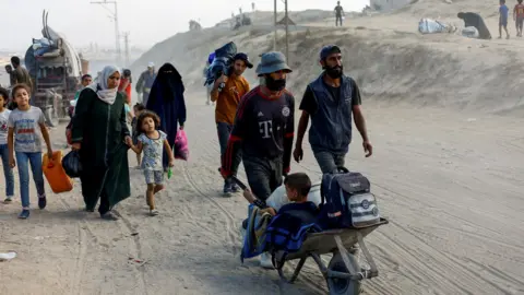 Mass Exodus of Palestinians as Israeli Forces Advance into Gaza City