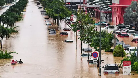 Catastrophic Flooding Claims 41 Lives in Central Vietnam Amid Unrelenting Rain