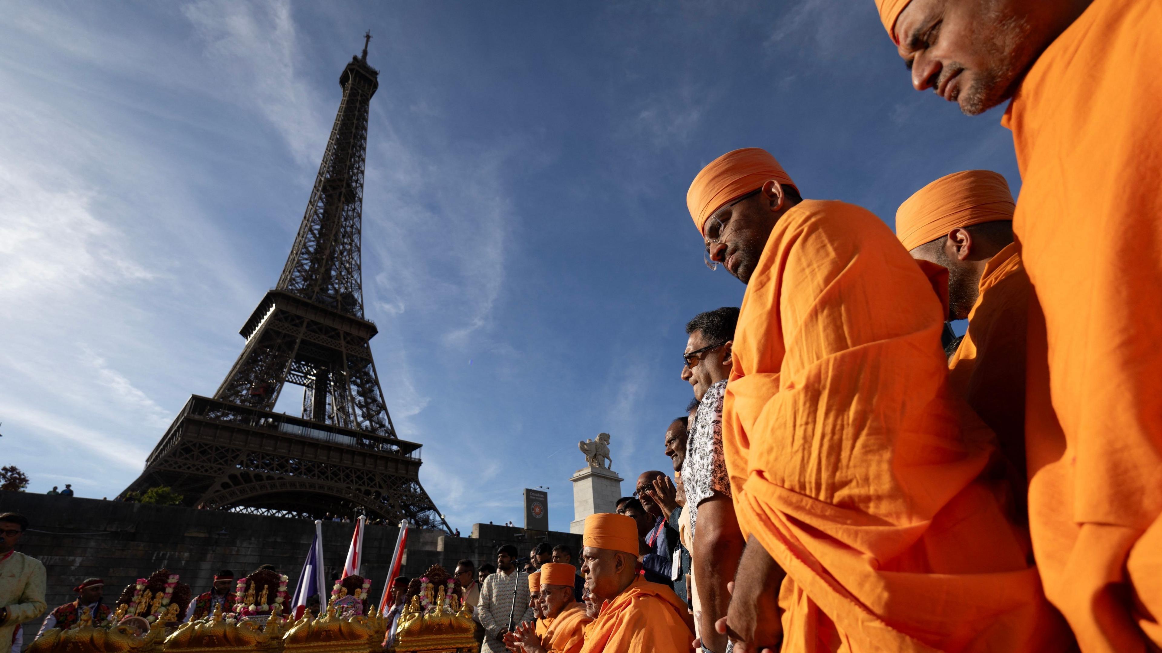 Eiffel Tower Staff Face Humiliation as Hindu Group Demands Male‑Only Access