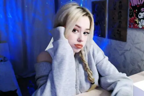 The Dangers of 'Molecule': A Cheap Weight-Loss Pill Captivating Young Russians