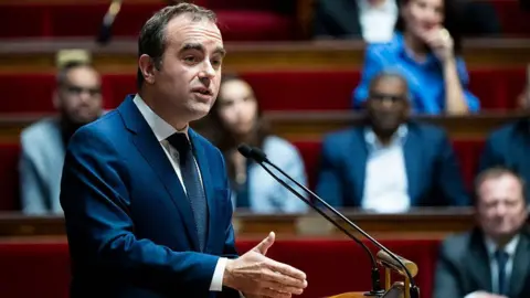 French Prime Minister Sébastien Lecornu Survives No-Confidence Votes Amid Pension Reform Controversy