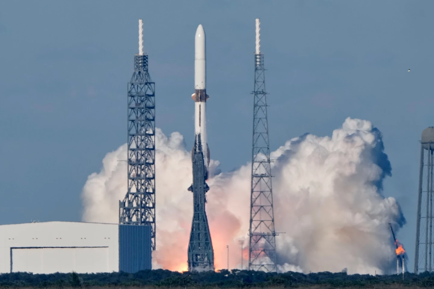 Blue Origin Successfully Launches New Glenn Rocket with NASA Mars Orbiters