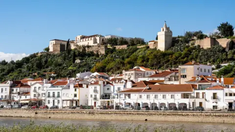 Portugal Arrests Couple Over Abandonment of French Minors on Highway