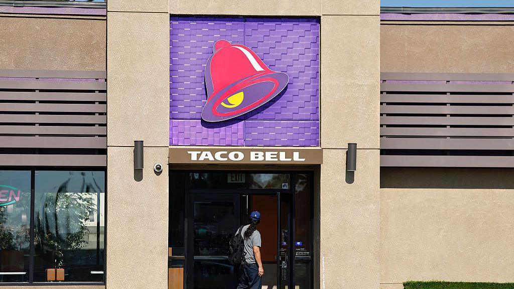 Taco Bell Temporarily Removes Lettuce Amid Parasite Outbreak