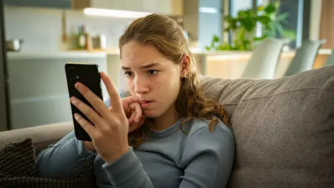 Study Reveals Instagram's Ineffectiveness in Protecting Teen Accounts from Harmful Content