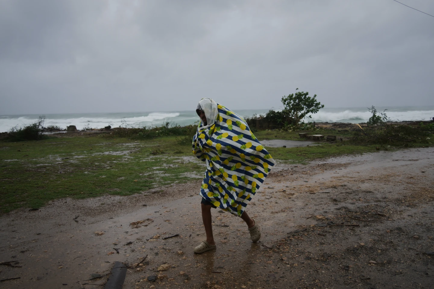 Hurricane Melissa Approaches Eastern Cuba, Prompting Major Evacuations