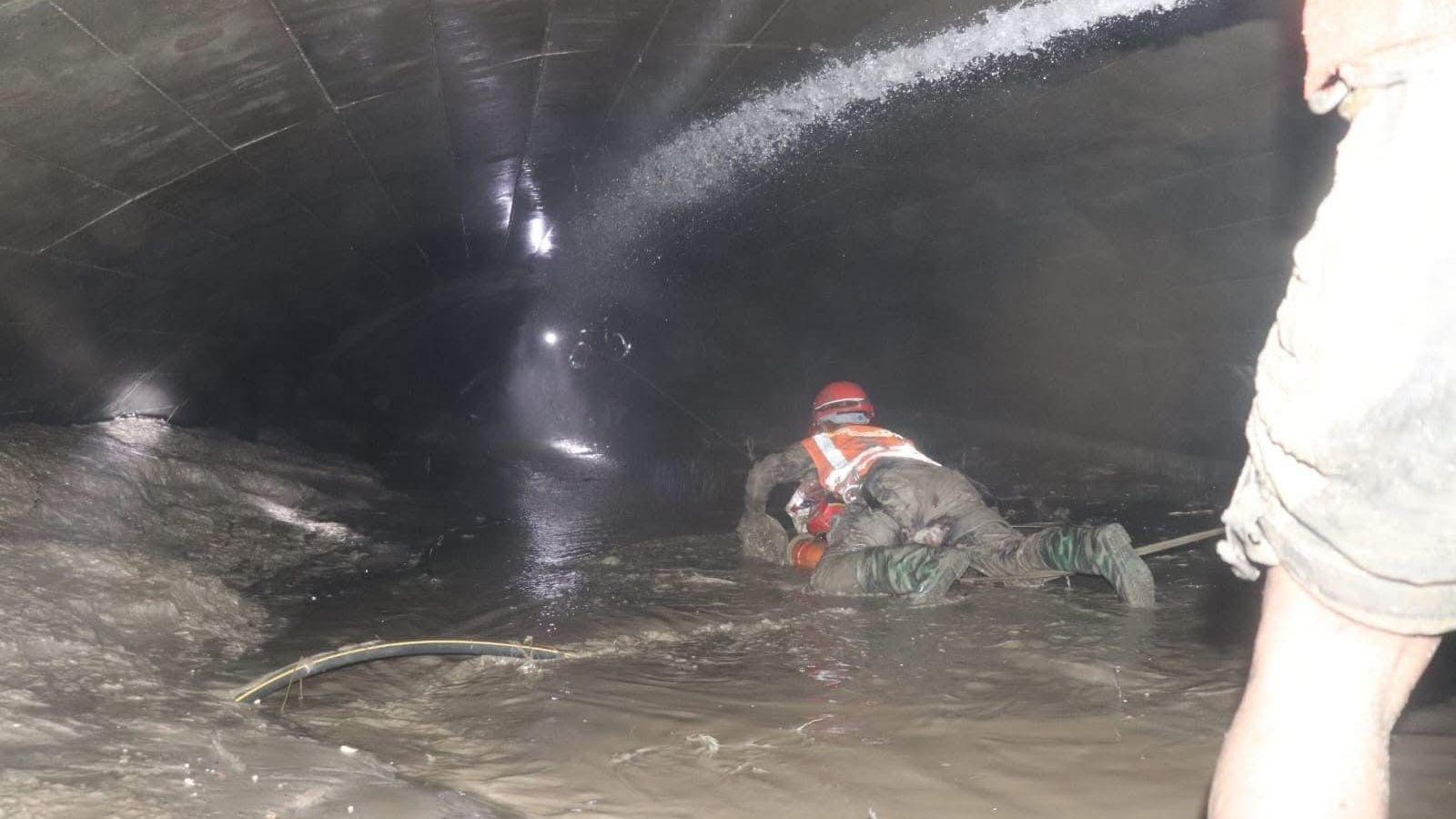 Rescuers Search for Trapped Workers in Nepal's Flood‑Damaged Tunnels: Two Lives Escaped