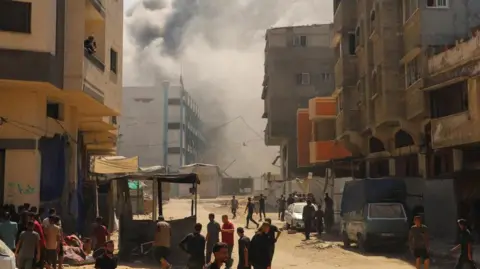 Intense Bombardment Forces Families to Flee Gaza City as Crisis Deepens