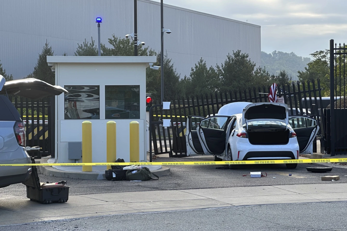 Man Rams FBI Security Gate in Pittsburgh, Claims to 'Make a Statement'