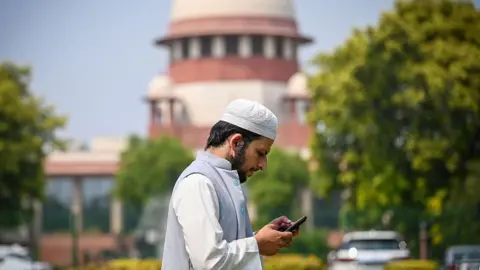 India's Supreme Court Issues Stay on Controversial Muslim Property Law