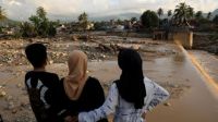 Rescuers in Indonesia are searching for over 400 people reportedly missing after catastrophic flooding caused by cyclonic rains, with the death toll surpassing 440.