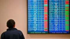 Surge in Air Traffic Controller Absences Causes Major Delays Across US Airports