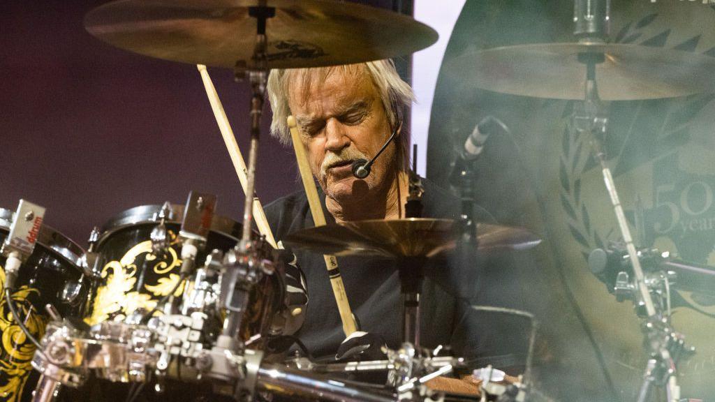 Frank Beard, Legendary ZZ Top Drummer, Dies at 77