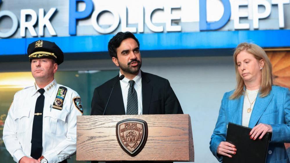 Times Square Stabbing Leaves Woman Dead, Suspect Shot by Police