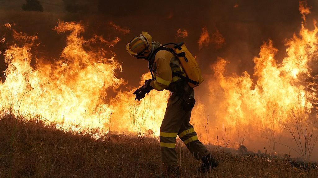 Australia fuses high‑tech and Indigenous fire‑tactics to battle bushfires