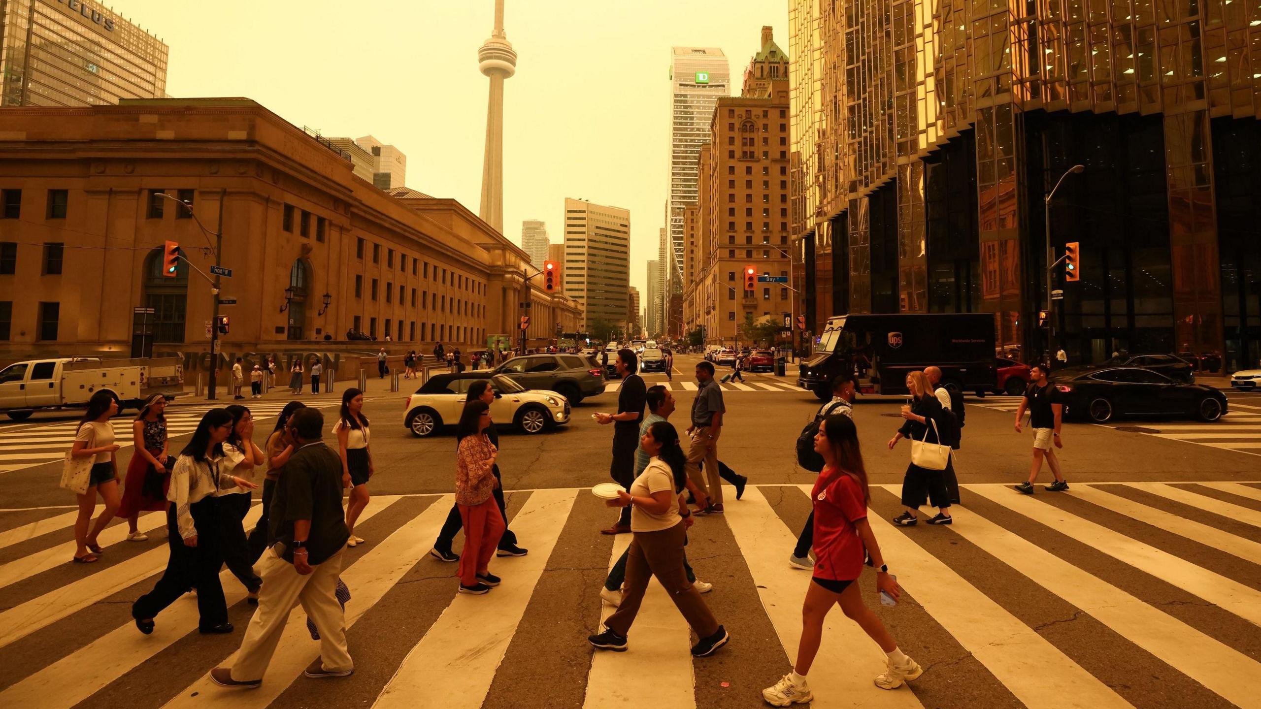 Massive Wildfires on North America’s Frontiers: Air‑Quality Crisis, Political Tensions and the World Cup