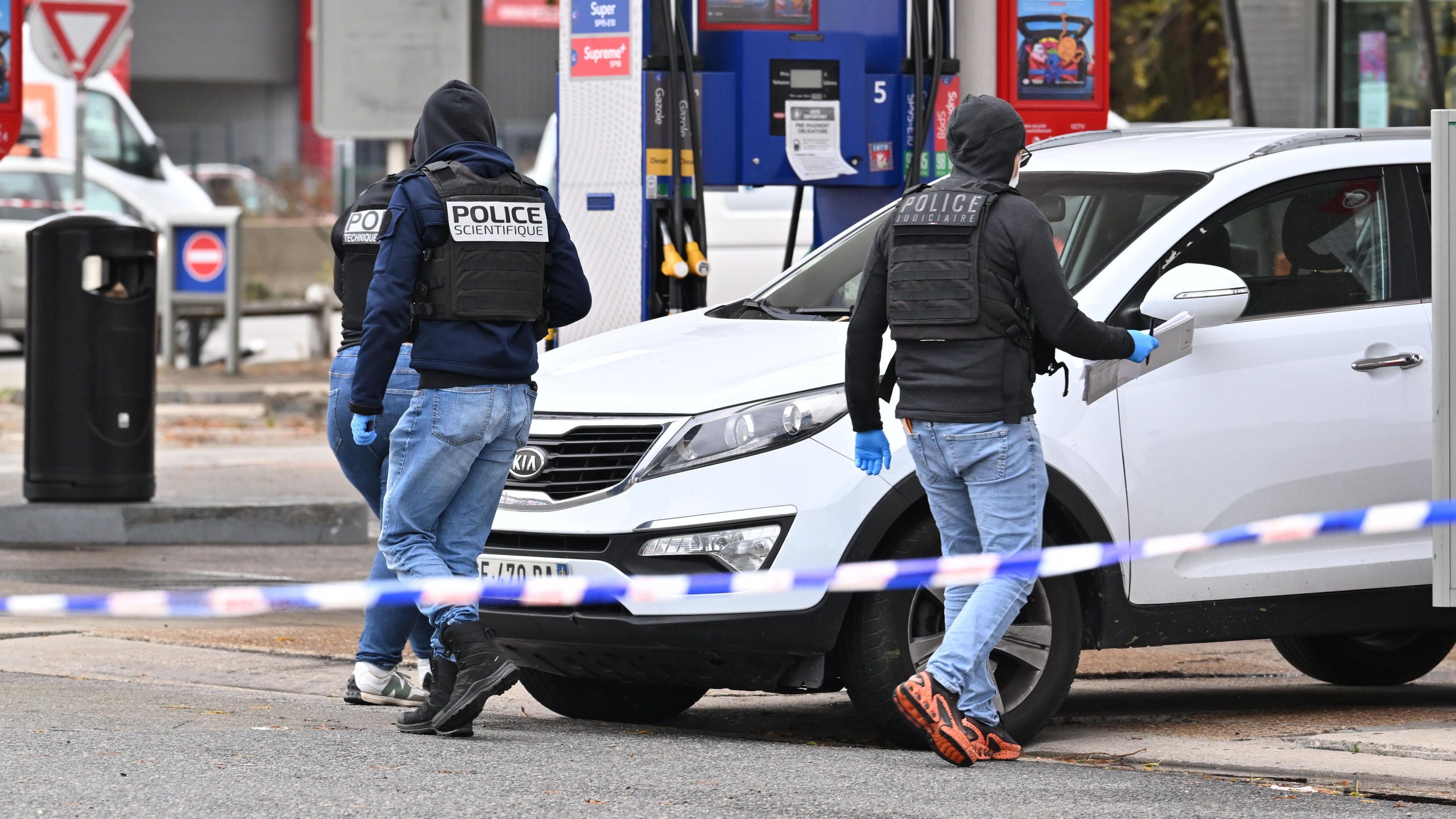 Photographic evidence from the Trappes shooting