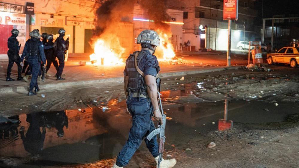 Gambia President Urges Calm amid Blackout Protests