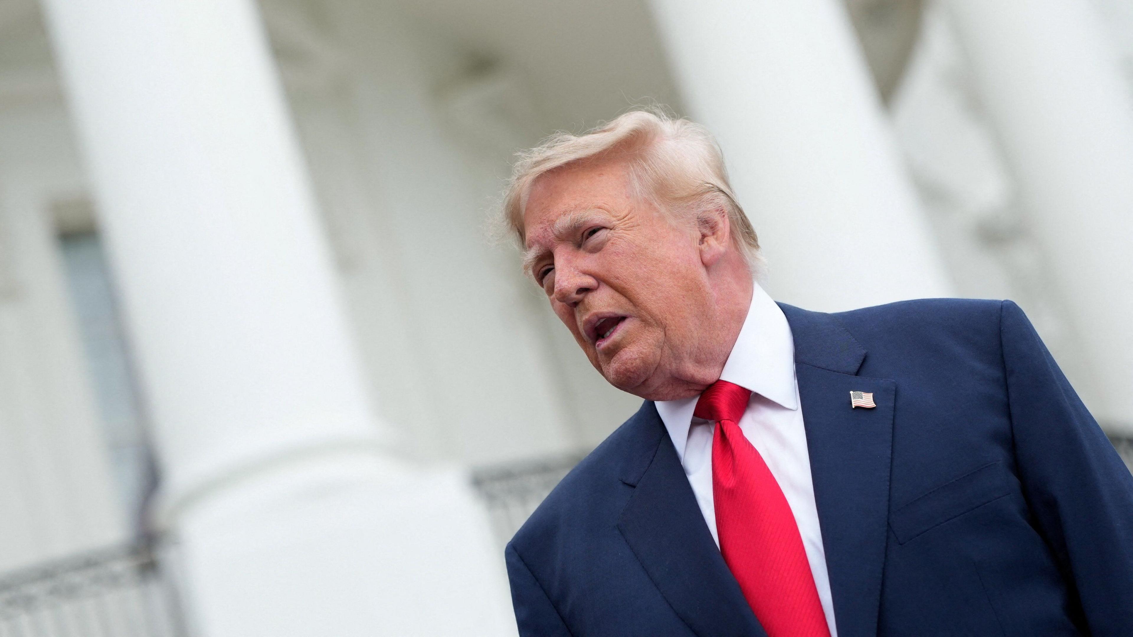 Trump Urges Ukraine to Elect New President After Zelensky Criticises Russian Diesel Pact