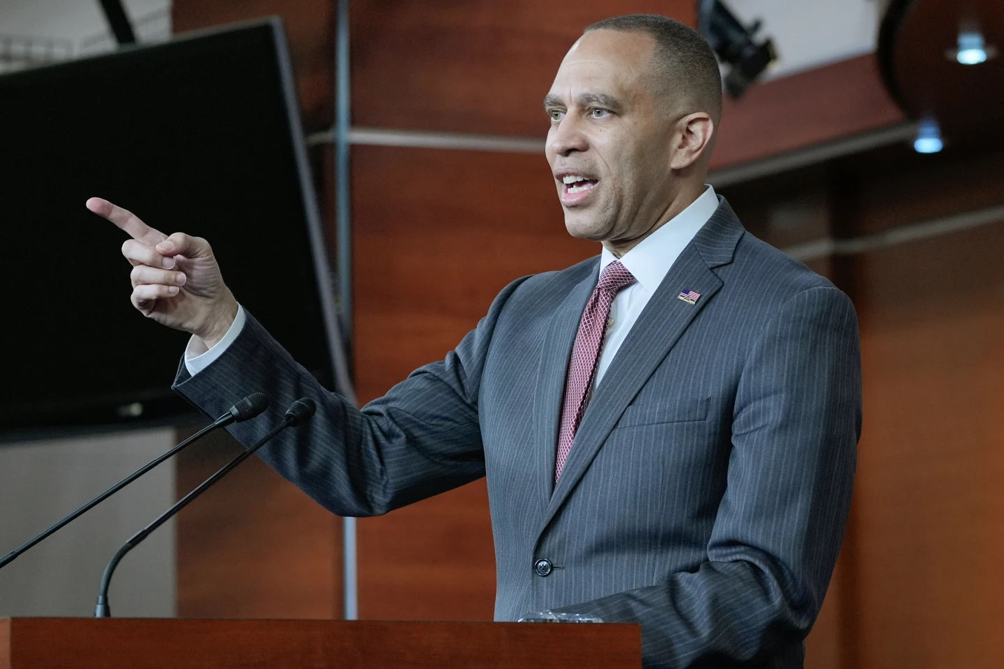 House Set to Vote on Resolution Compelling Trump to Withdraw from Iran War