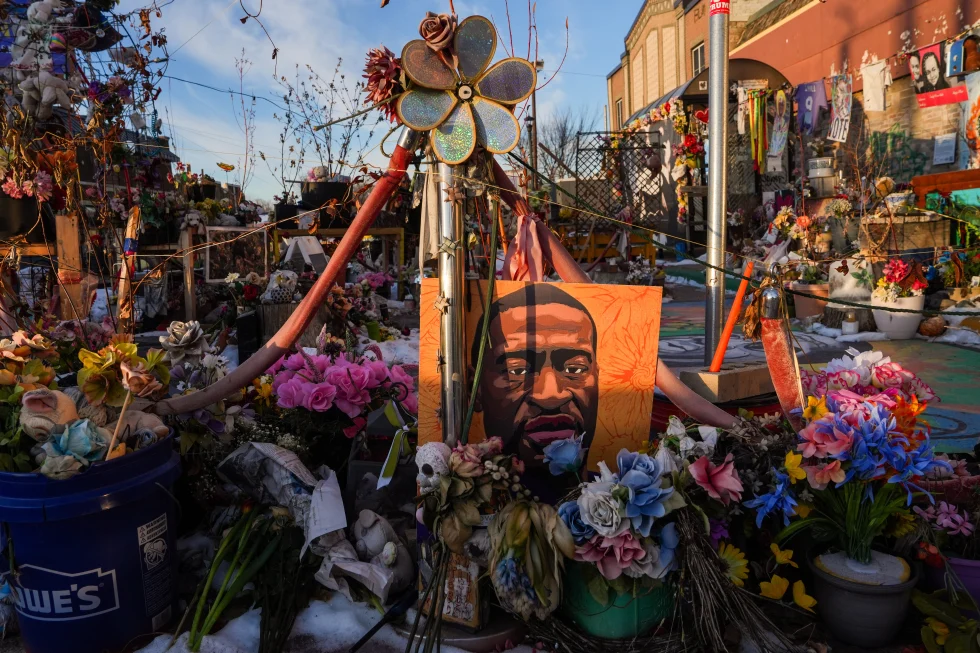 Minneapolis Faces Challenge of Managing Memorials for Two Slain Citizens