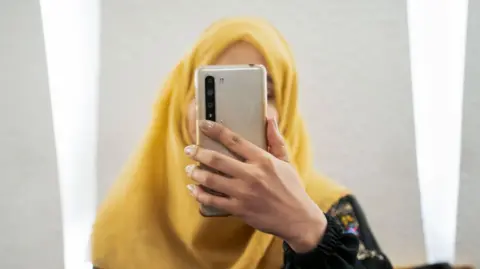 Afghan Women Face Despair as Taliban Cuts Internet Access